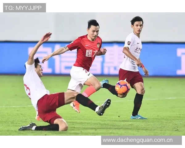 深圳足球队以67分领跑联合会杯积分榜展现强劲实力