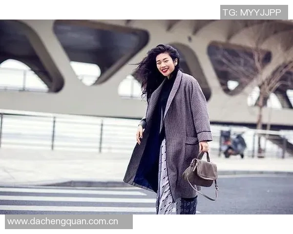 足球明星们的时尚选择小包揭秘引领潮流的新风尚与搭配技巧